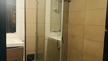 Economy Room, Garden View | Bathroom | Shower, towels