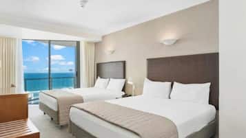 Desk, iron/ironing board, WiFi, bed sheets