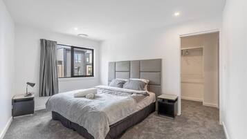 3 chambres, fer et planche à repasser, Wi-Fi, draps fournis