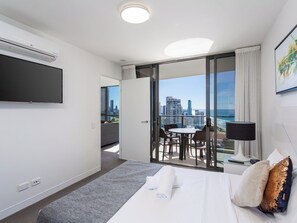 1 bedroom, iron/ironing board, WiFi, bed sheets - Boutique Beachside Ocean view Apartment (Surfers Paradise)