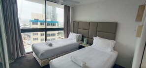2 habitaciones, tabla de planchar con plancha, wifi y ropa de cama 