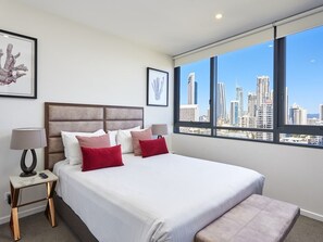 1 dormitorio, tabla de planchar con plancha, wifi y ropa de cama