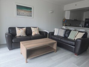 TV - Crown Towers Stunning 1 Bed Apt Surfers Paradise (Surfers Paradise)