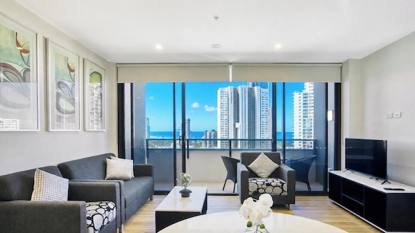 TV - Two Bedroom Apartment with view In SurfersParadise (Surfers Paradise)