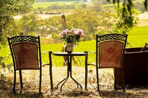 Outdoor dining - Comfy Studio 3 @ Blickinstal Barossa Valley (Bethany)