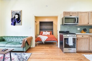 Room - The One With The Haunted Painting (Oklahoma City)