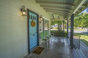 Exterior detail - ★Chic Rustic & Modern Bungalow Centrally Located★ (Modesto)