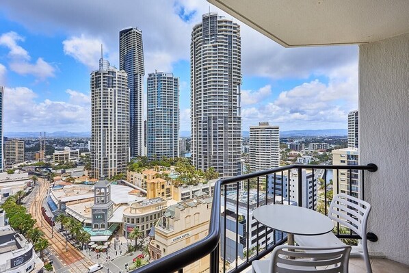 Property grounds - Comfort 2 Double-bed Hotel room | 2-minute to Tram (Surfers Paradise)