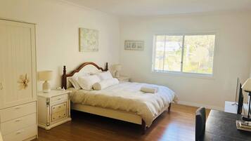 5 chambres, fer et planche à repasser, lit parapluie, Wi-Fi