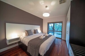 4 Schlafzimmer, Bügeleisen/Bügelbrett, WLAN, Bettwäsche