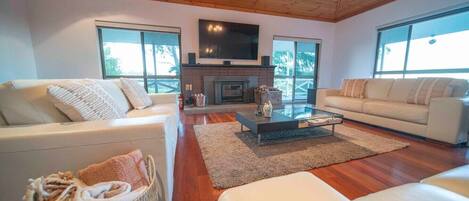 Televisor i llar de foc