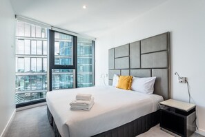 2 bedrooms, iron/ironing board, WiFi, bed sheets - Spacious 2 bedroom Apartment with Rooftop Access (Fortitude Valley)