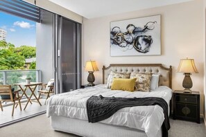 3 عدّة غرف نوم ومكواة/لوح كي وواي فاي وملاءات أسرّة