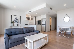 TV - Comfy Two Bedroom Apartment in South Brisbane (South Brisbane)