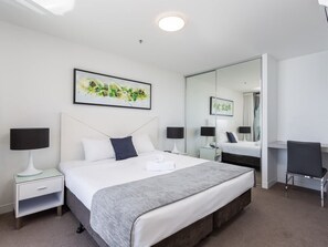 1 habitación, tabla de planchar con plancha, wifi y ropa de cama 