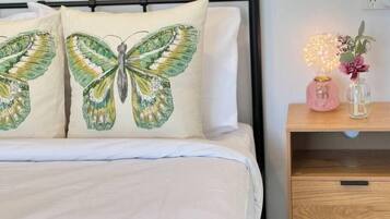 2 bedrooms, iron/ironing board, WiFi, bed sheets