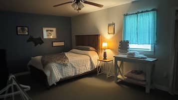 1 bedroom, desk, free WiFi, bed sheets