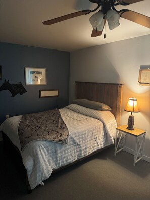 1 bedroom, desk, free WiFi, bed sheets - Pet Friendly!!  Quiet and Safe! (Conway)