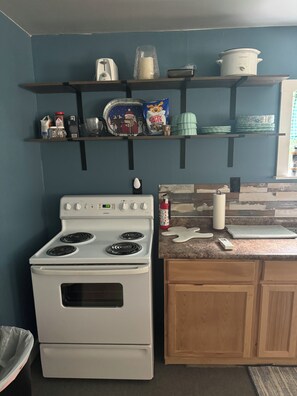 Fridge, microwave, oven, stovetop - Pet Friendly!!  Quiet and Safe! (Conway)