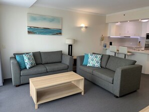 TV - Crown Towers Luxurious 1 Bed Apt Surfers Paradise (Surfers Paradise)