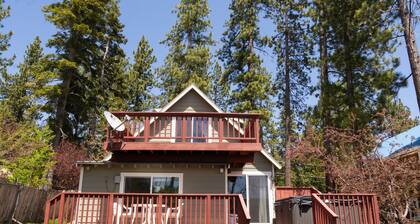 Fern Grove by Tahoe Getaways - Hot Tub, Dog OK, Walk to Lake & Tahoe City!