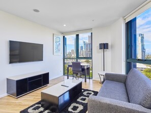 TV - Cozy and Sunshine One Apartment with Splendid View (Surfers Paradise)