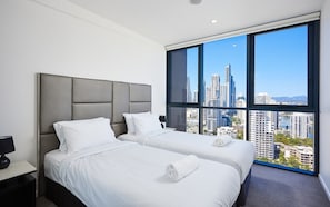 3 habitaciones, tabla de planchar con plancha, wifi y ropa de cama 