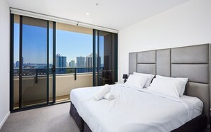 3 habitaciones, tabla de planchar con plancha, wifi y ropa de cama 