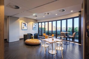 Interior - Exquisite 1 Bedroom Apartment with Infinity Pool (Fortitude Valley)