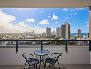 Outdoor dining - Partially Oceanview 2 bedroom apartment in Surfers (Surfers Paradise)