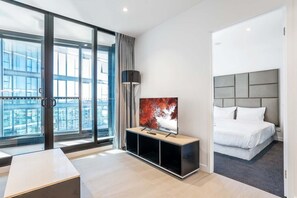 1 bedroom, iron/ironing board, WiFi, bed sheets - Sunny One Bedroom Apartment with Rooftop Pool (Fortitude Valley)