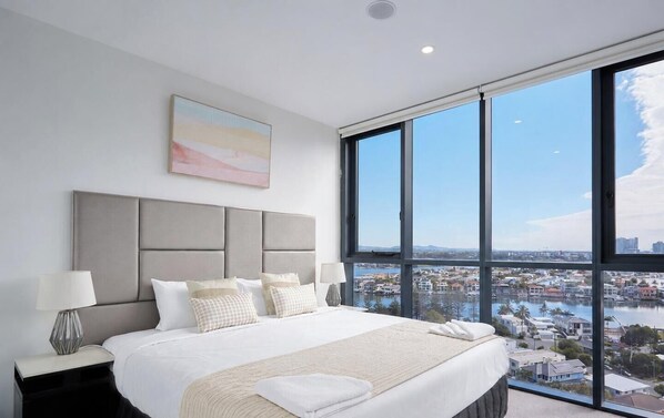 2 bedrooms, iron/ironing board, WiFi, bed sheets - Splendid view 2 bedroom Apartment In Centre (Surfers Paradise)