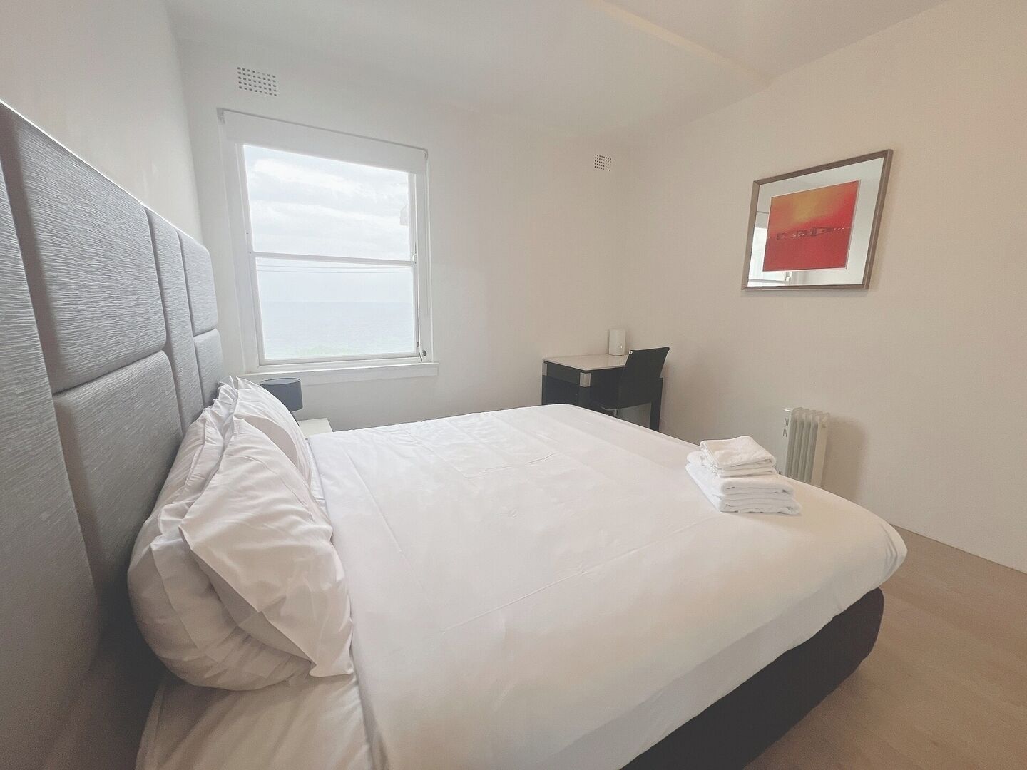 1 slaapkamer, een bureau, een strijkplank/strijkijzer, wifi