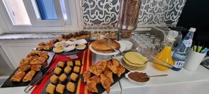 Free daily buffet breakfast  - Hotel de letoile (Béjaïa)