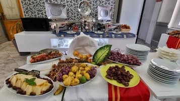 Free daily buffet breakfast