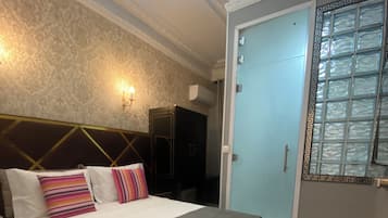 Classic Double Room, 1 King Bed, Air conditioning, City View