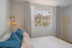 3 slaapkamers, een strijkplank/strijkijzer, wifi, beddengoed