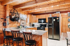 Microwave, oven, stovetop, dishwasher - The Hansberry Cabin - Forest Setting - Hiking & ATV Trails - Lake - Pond - River (Warren)