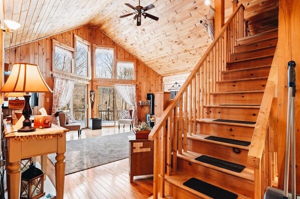 Interior - The Hansberry Cabin - Forest Setting - Hiking & ATV Trails - Lake - Pond - River (Warren)