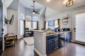 Interior - Private Guest Suite Near PGA Frisco, Universal Kids Resort & Little Elm Beach (Little Elm)