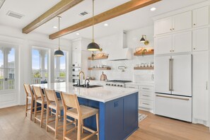 Fridge, microwave, oven, stovetop - Celebrate the holidays at Forever Young, a beautiful custom home at the beach! (Galveston)