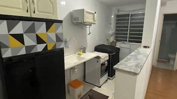 Family Apartment, 2 Bedrooms | Private kitchen | Fridge, microwave, oven, cookware/dishes/utensils