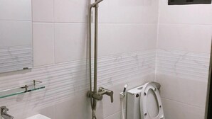 A bathroom with a shower, toilet, and sink. - MoonStay (Ho Chi Minh City)