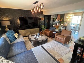 Smart TV, fireplace, video games, DVD player - Franks Oasis- 4 bedroom Resort Style Smart Home w/ Pool, Hot Tub, Fire Pits (Phoenix)