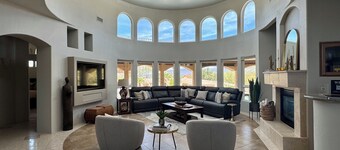 Relaxing Carefree Retreat-Mountain View’s, Pool, Spa & Patio Misters