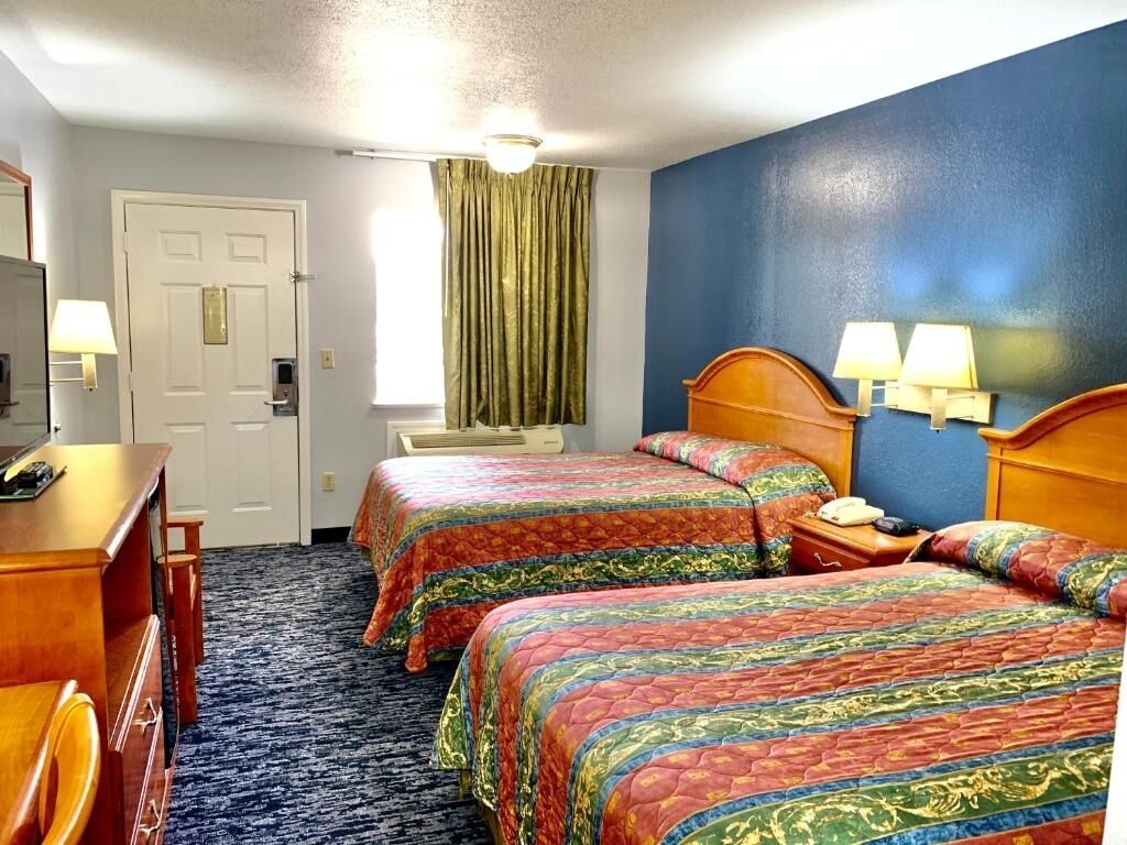 2 Budget Units | Stay 15 mins Drive Away Downtown Houston | Free Parking