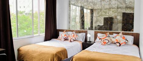 1 bedroom, desk, bed sheets