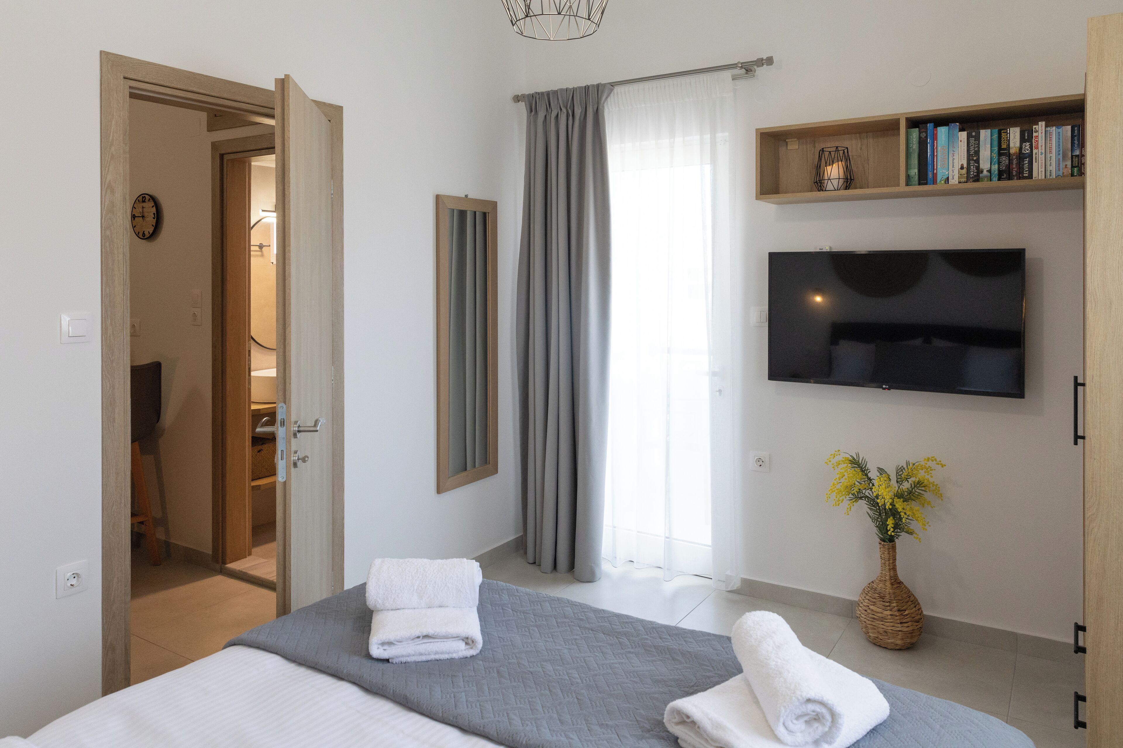 1 bedroom, in-room safe, desk, iron/ironing board