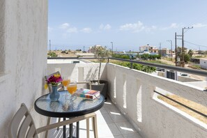 Outdoor dining - Omalia Stay "KYMA"  (Malia)