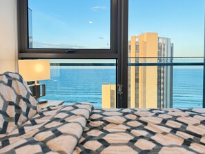 2 bedrooms, iron/ironing board, free WiFi, bed sheets - Beautiful Ocean View Apartment Signature Broadbeach (Broadbeach)